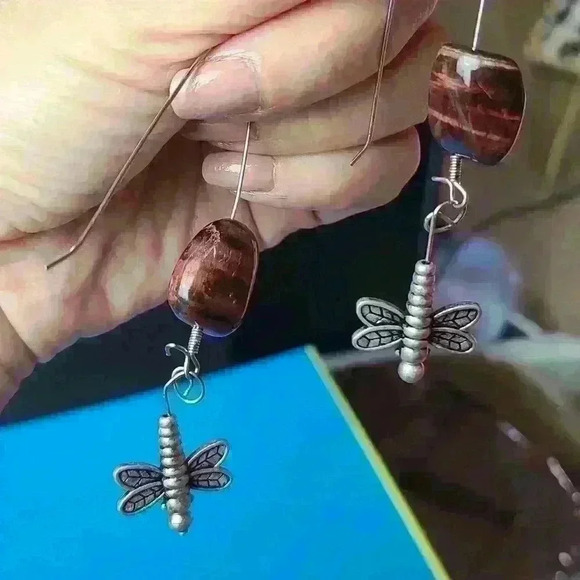 Vintage southwestern gemstone silver tone dragonfly earrings - Picture 10 of 11